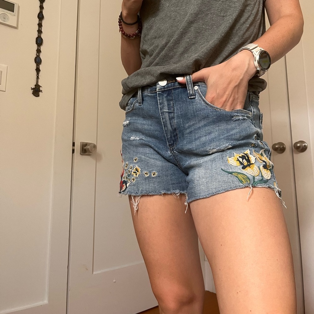 Blanknyc embroidered denim cutoffs